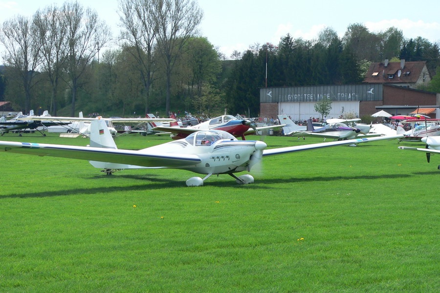 Erbach_Flugplatz_Flieger; Rundflüge