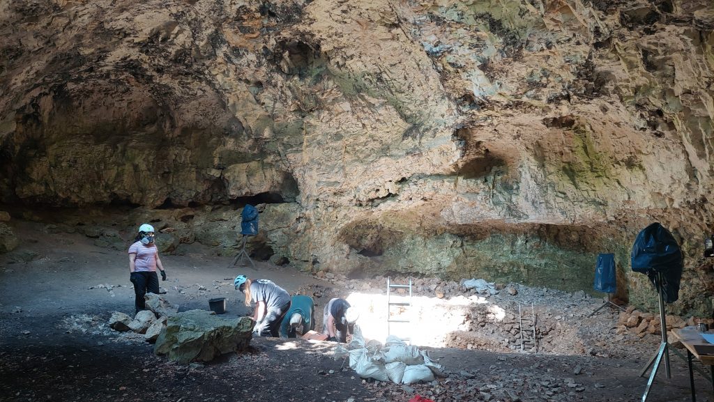 Grabung Brillenhöhle 2021 urmu